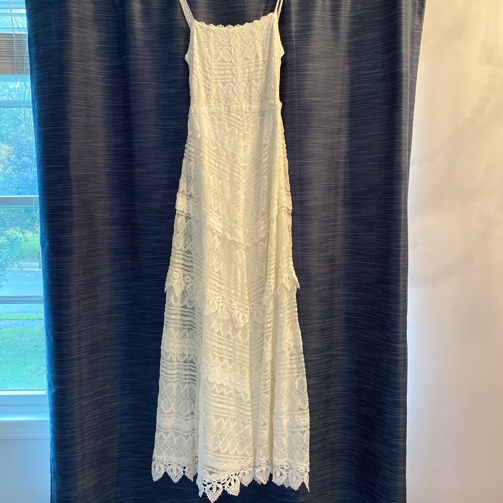 White lace maxi